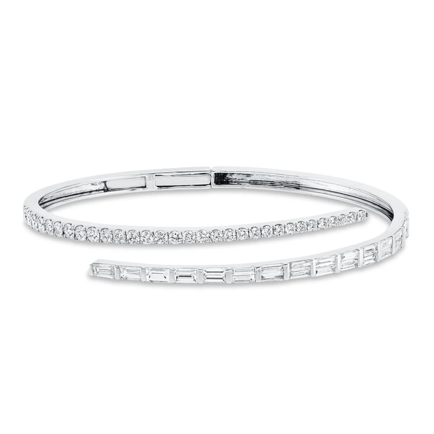 Armreif aus 750 Gold Weißgold 56 Diamanten 2,44ct TW-SI 48x55mm