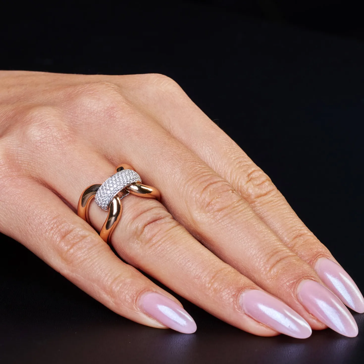 Breiter Ring aus 750 Gold rot/weiß mit Diamant-Brillanten 0,58 ct TW-SI