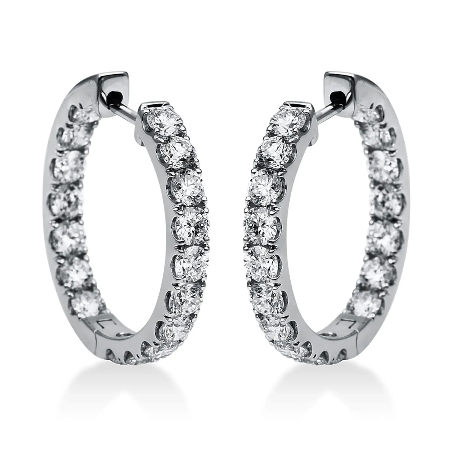 Creolen aus 750 Gold Weißgold 34 Brillanten 4,09ct TW-SI 24,2x3,2mm