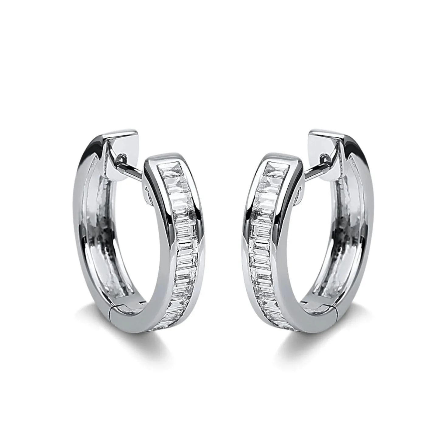 Creolen aus 750 Weißgold 32 Diamanten Baguette-Schliff 0,65ct TW-SI 15,9x3,8mm