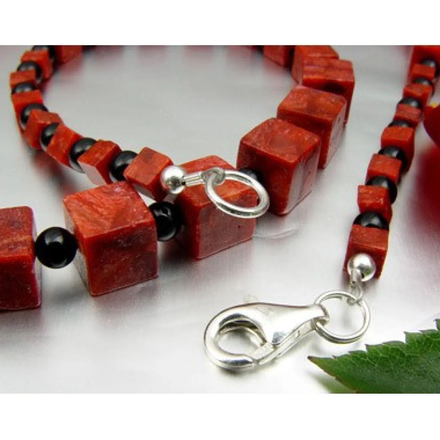 Halskette Collier im Verlauf aus Koralle Würfel Onyx 925 Silber rot-braun schwarz
