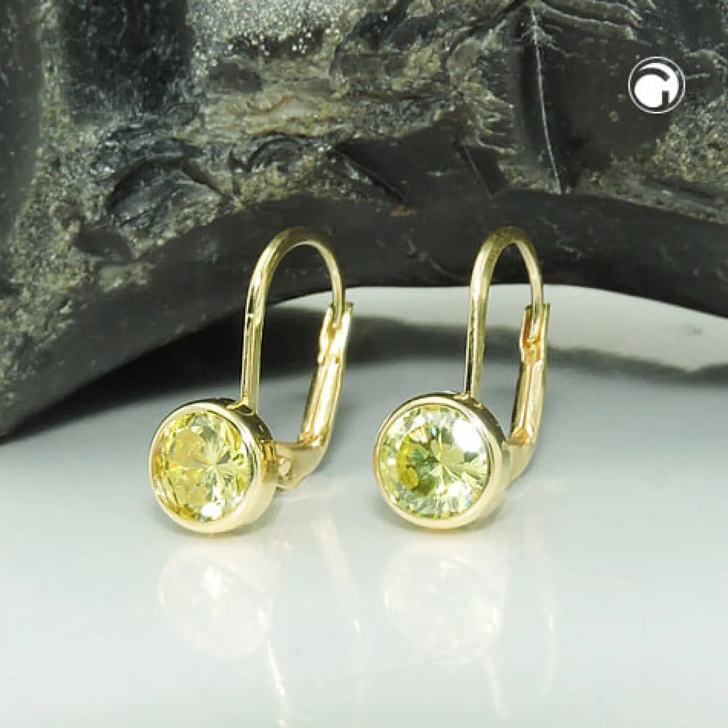 Paar Ohrringe Brisur 15x7mm mit Zirkonia grün aus 9Kt 375 Gold Gelbgold