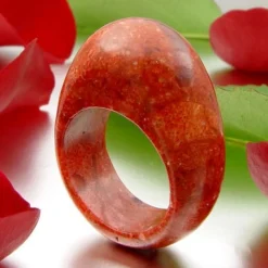 Ring aus Schaumkoralle mit Wölbung, Massiv, Breite ca. 12.5mm, rot